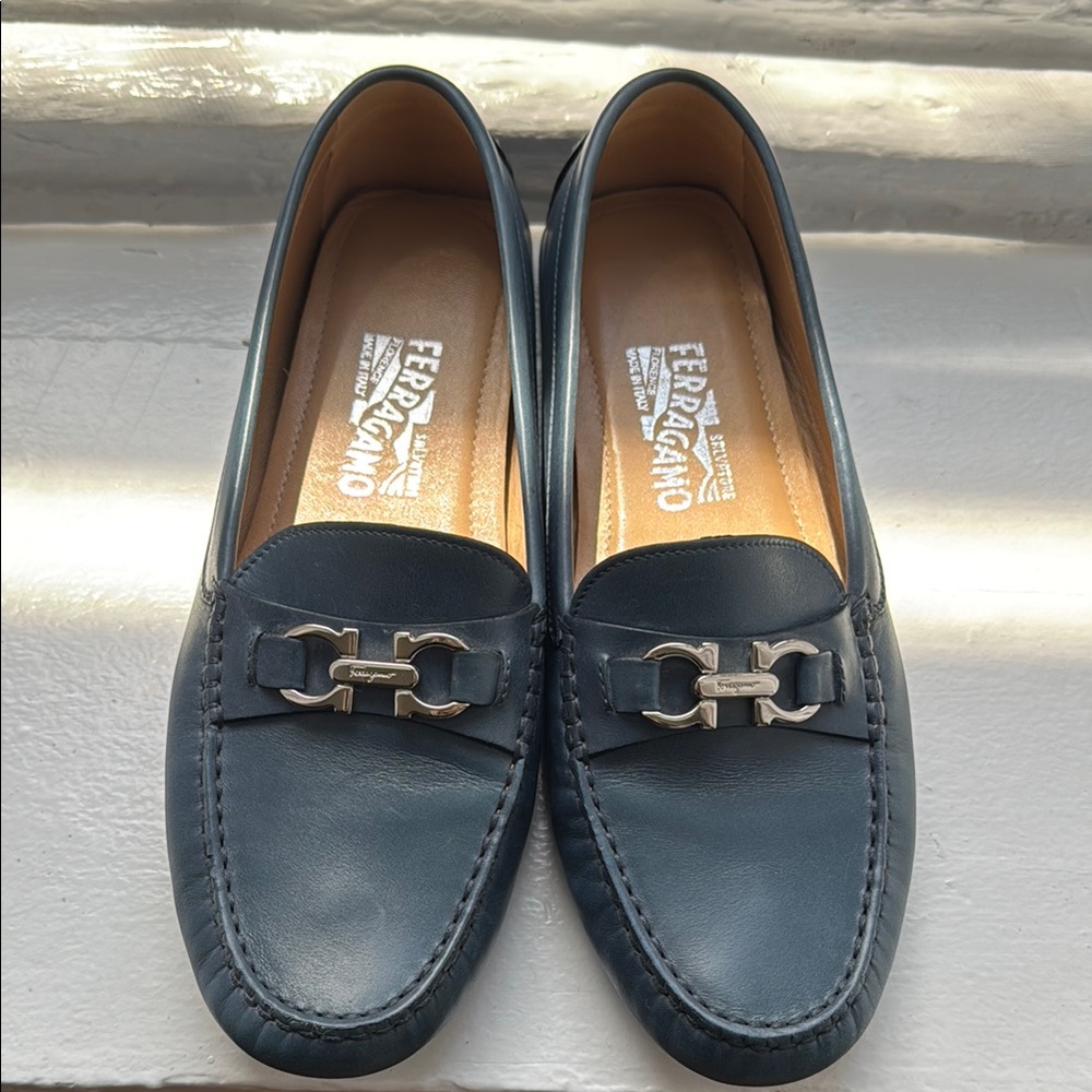 Salvatore Ferragamo women’s Blue Drivers/Loafers (Size: 9)